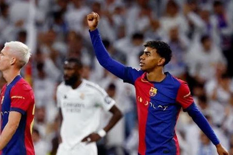 وكيله: لامين يامال سيجدد عقده مع برشلونة قريبا.. وهو أفضل لاعب في العالم